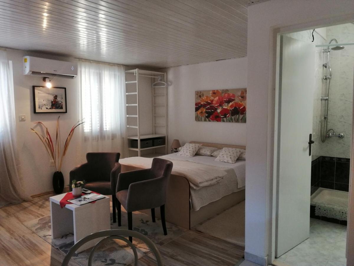 Studio Apartments Kuljis Vis Exteriér fotografie