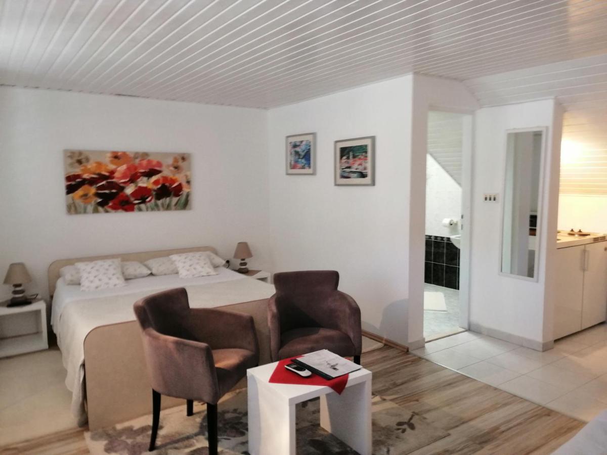 Studio Apartments Kuljis Vis Exteriér fotografie