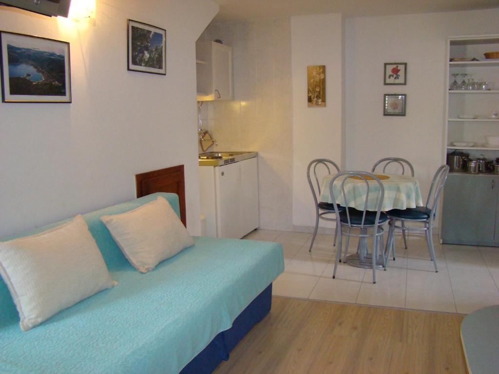 Studio Apartments Kuljis Vis Pokoj fotografie