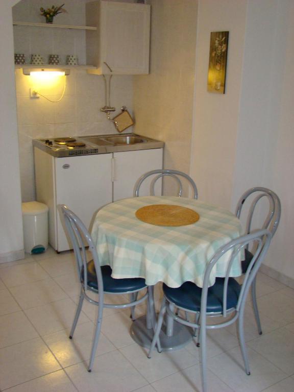 Studio Apartments Kuljis Vis Pokoj fotografie